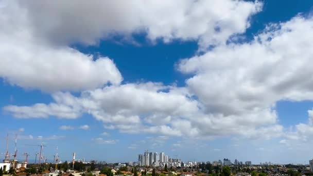 Rishon Le Zion, Israel-MARS 9, 2021: Utsikt över en byggarbetsplats för en ny byggnad i staden Rishon Le Zion, Israel. — Stockvideo