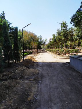 Tiflis 'in banliyölerinde yeni yapılmış eğlence parkı. Yüksek kalite fotoğraf