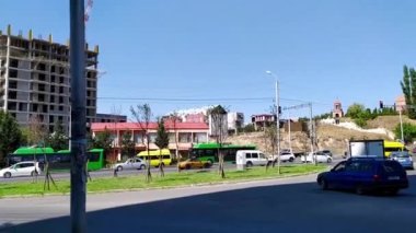 Tiflis 'in banliyölerinde güneşli bir gün