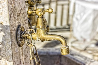 Kudüs: su ve su bardağı el yıkama için Vinçler