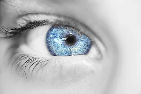 Aufschlussreicher Blick blaue Augen Junge — Stockfoto