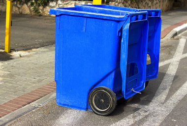 geri dönüşüm kutularını