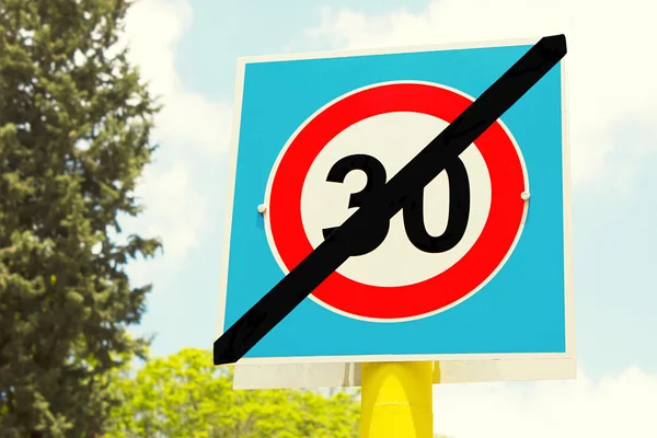 Road sign 30 zone ends here — Stock Photo, Image