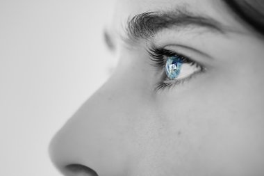 anlayışlı bak mavi gözlü çocuk