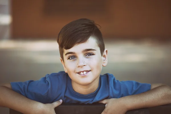 Close up retrato de um menino bonito — Fotografia de Stock