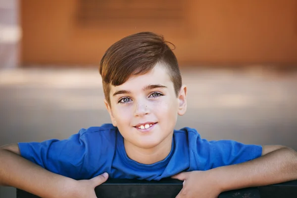 Close up retrato de um menino bonito — Fotografia de Stock