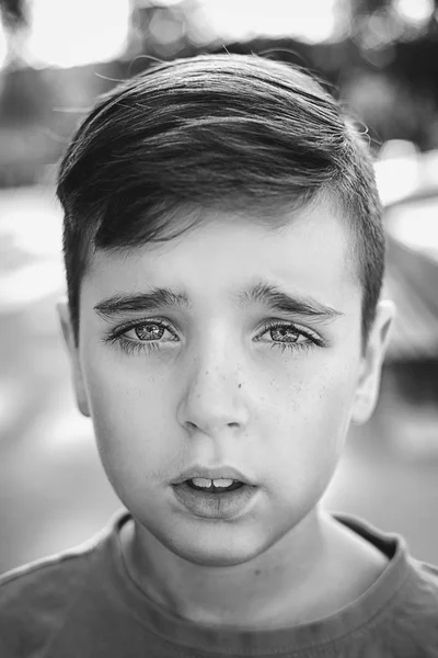 Κοντινό πλάνο με πορτρέτο του ένα όμορφο αγόρι — Φωτογραφία Αρχείου