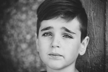 Yakışıklı bir çocuk portresi kapatın