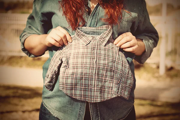 Zwangere vrouw verwacht een baby boy — Stockfoto