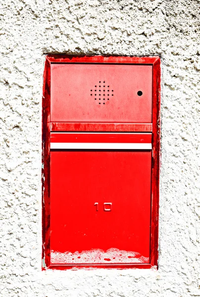 Vieux métal boîte aux lettres rouge — Photo