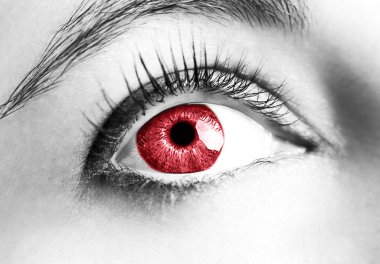 Güzel yorum içeren görünüm kırmızı gözleri