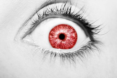 Güzel yorum içeren görünüm kırmızı gözleri