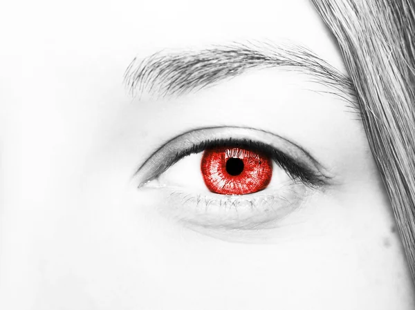 Красивий проникливий вигляд червоних очей — стокове фото