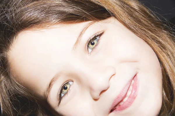 Closeup portræt af lille pige - Stock-foto