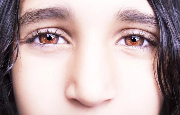 Primer plano retrato de chicas jóvenes ojos marrones . —  Fotos de Stock