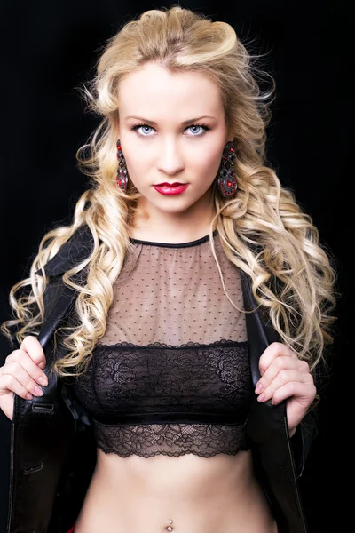 Mooie mode model meisje met blonde haren. — Stockfoto