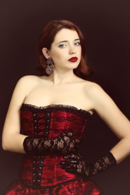 Güzel bir kadının portresi. Moda fotoğrafı.