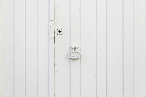 Vecchia porta bianca — Foto Stock
