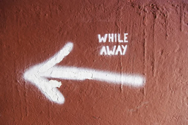 Arrow on a wall with text — Stock Photo, Image