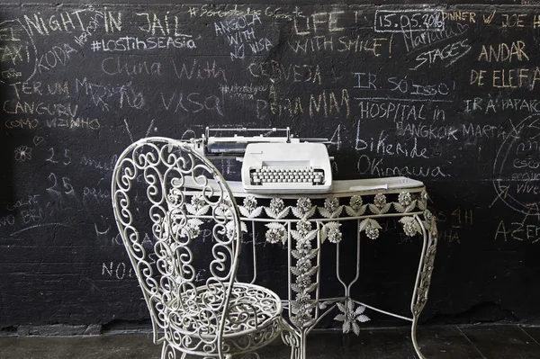 Gammel skrivemaskine hvid - Stock-foto