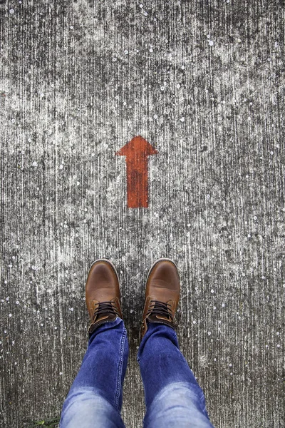 Voeten Kasseien Detail Van Persoon Stad Toerisme Verkenning — Stockfoto