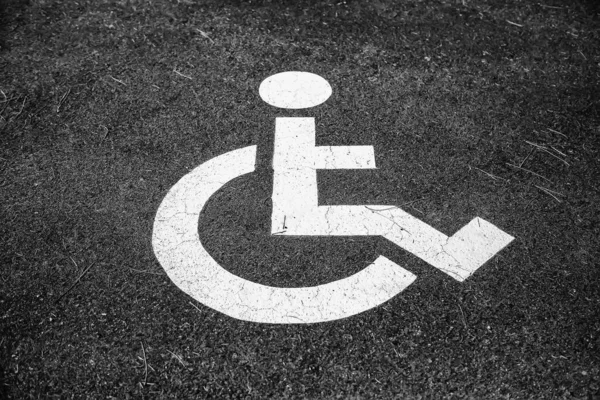 Cartello Disabili Sull Asfalto Dettaglio Delle Informazioni Accessibilità — Foto Stock