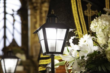 İç mekan, ışık ve dekorasyonda yapay ışıklandırma ayrıntıları