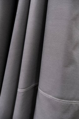 Katlanmış gri kumaş, dekorasyon ve hacim ayrıntıları