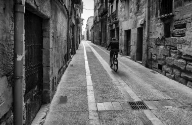 İspanya 'da eski bir ortaçağ sokağı, tarihi ve turizminin ayrıntıları