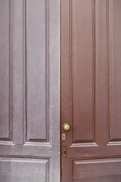 Porta legno vecchio e sporco — Foto Stock