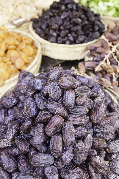 Dulces fechas en un mercado —  Fotos de Stock