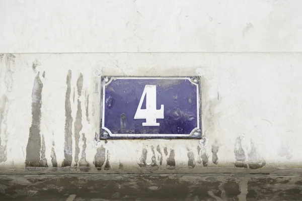 Number four on the wall of a house — Stock Photo, Image