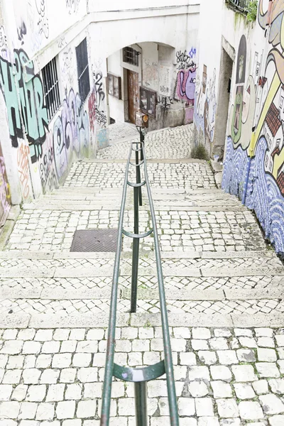 Escaleras en el barrio de Alfama, Lisboa —  Fotos de Stock