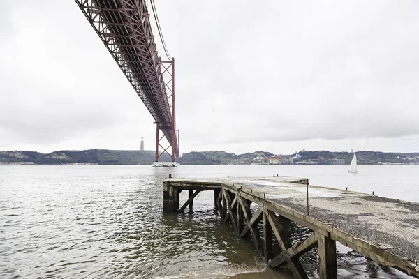 Ponte sospeso sul fiume Tago — Foto Stock