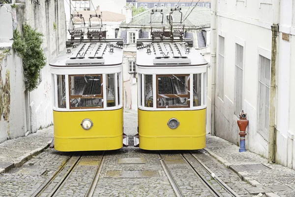 Stary tramwaj Lizbona — Zdjęcie stockowe