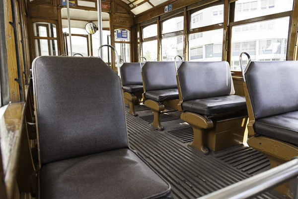 Intérieur d'un tramway à Lisbonne — Photo