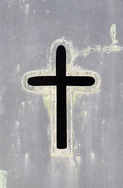 Vieille croix en métal rouillé — Photo