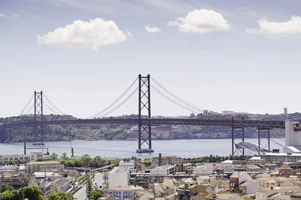 Oude ijzeren brug in Lissabon — Stockfoto