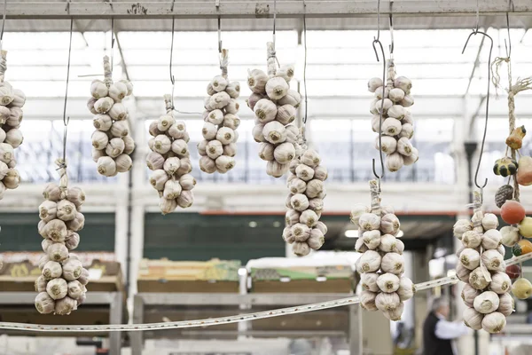 El ajo fresco en el mercado —  Fotos de Stock