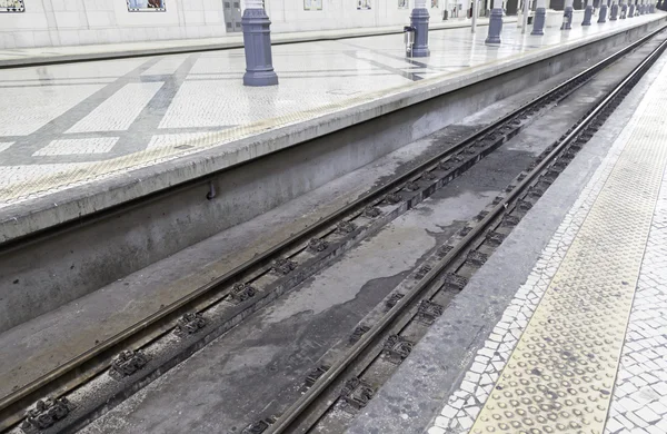 Vías férreas en una estación —  Fotos de Stock