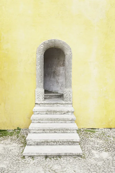 Staré dveře zdobené v Sintře — Stock fotografie