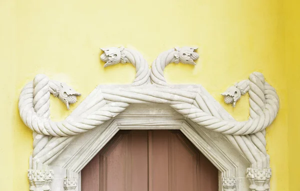 Old door decorated in Sintra — Stock Photo, Image