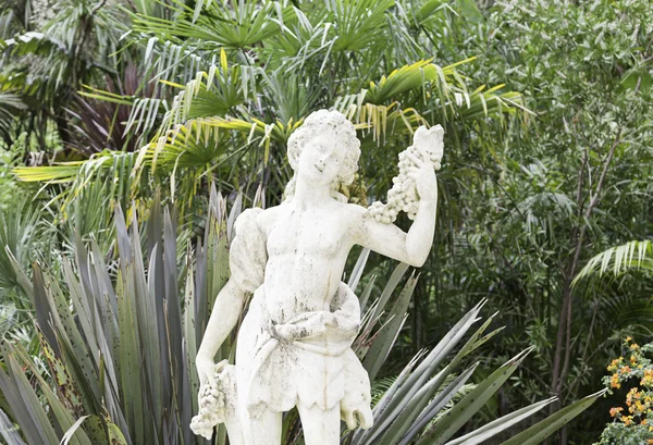 Estatuas de piedra en un jardín en Sintra —  Fotos de Stock