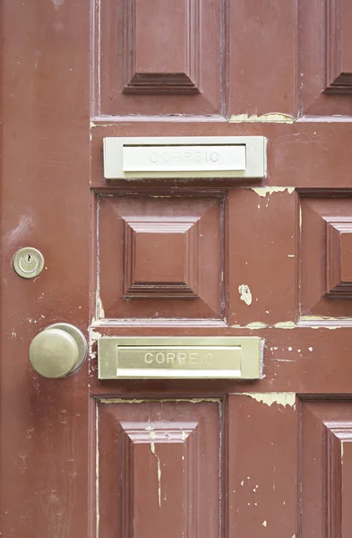 Red door with mailbox — Stock Photo, Image