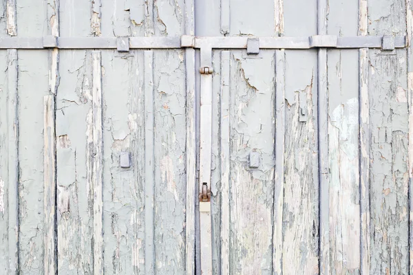 Verlaten houten grijs deur — Stockfoto