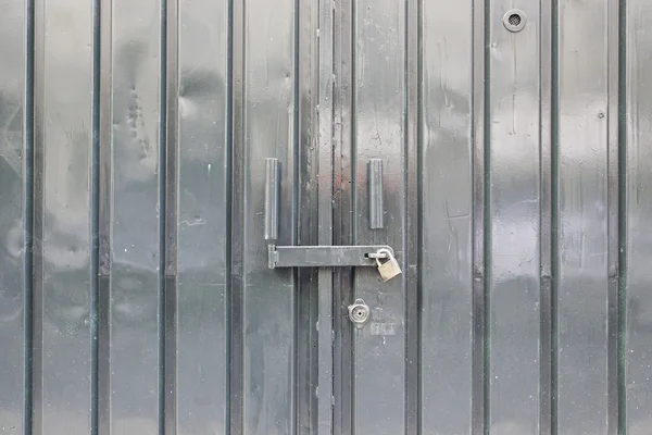 Helder groen metalen deur — Stockfoto
