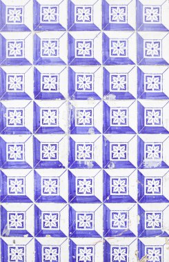 Duvar karoları ile tipik eski Lizbon