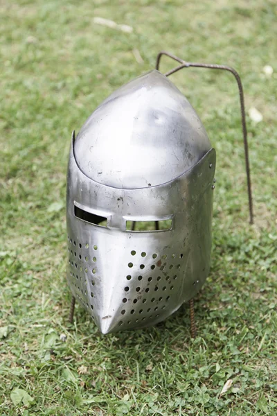 Velhos capacetes medievais — Fotografia de Stock