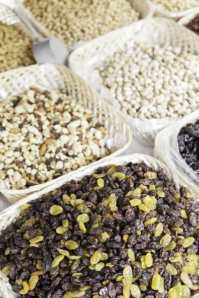 Frutos secos en un mercado —  Fotos de Stock