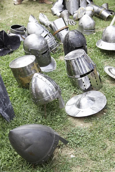 Staré středověké přilby — Stock fotografie